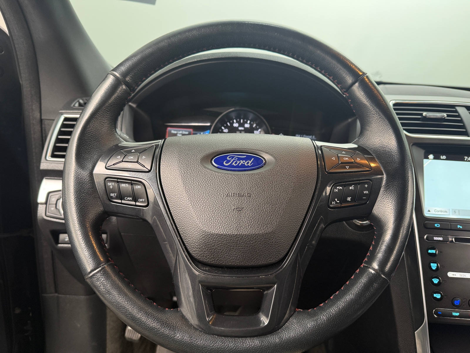 Thumbnail: 2017 Ford Explorer - 4