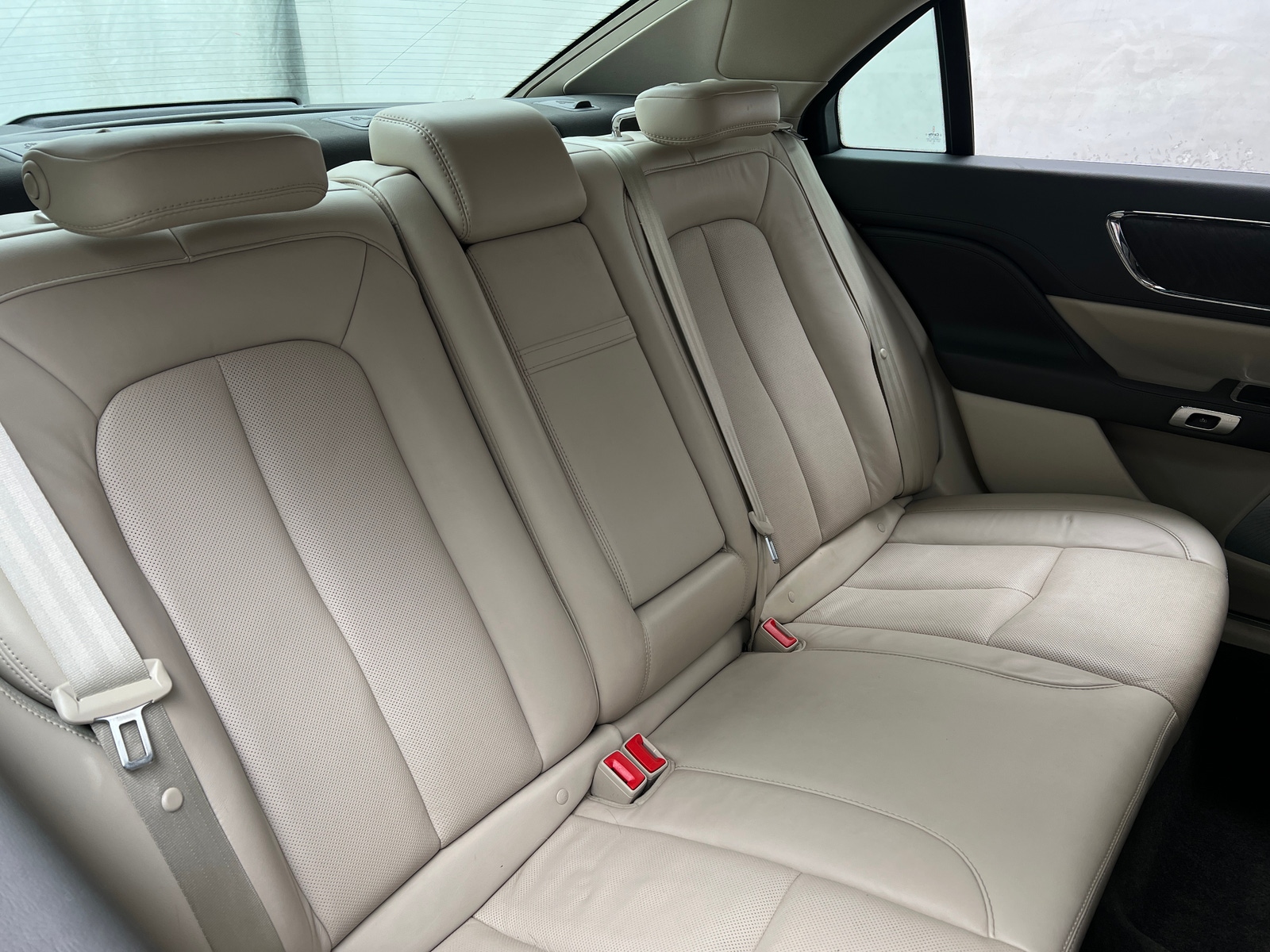 Thumbnail: 2018 Lincoln Continental - 5