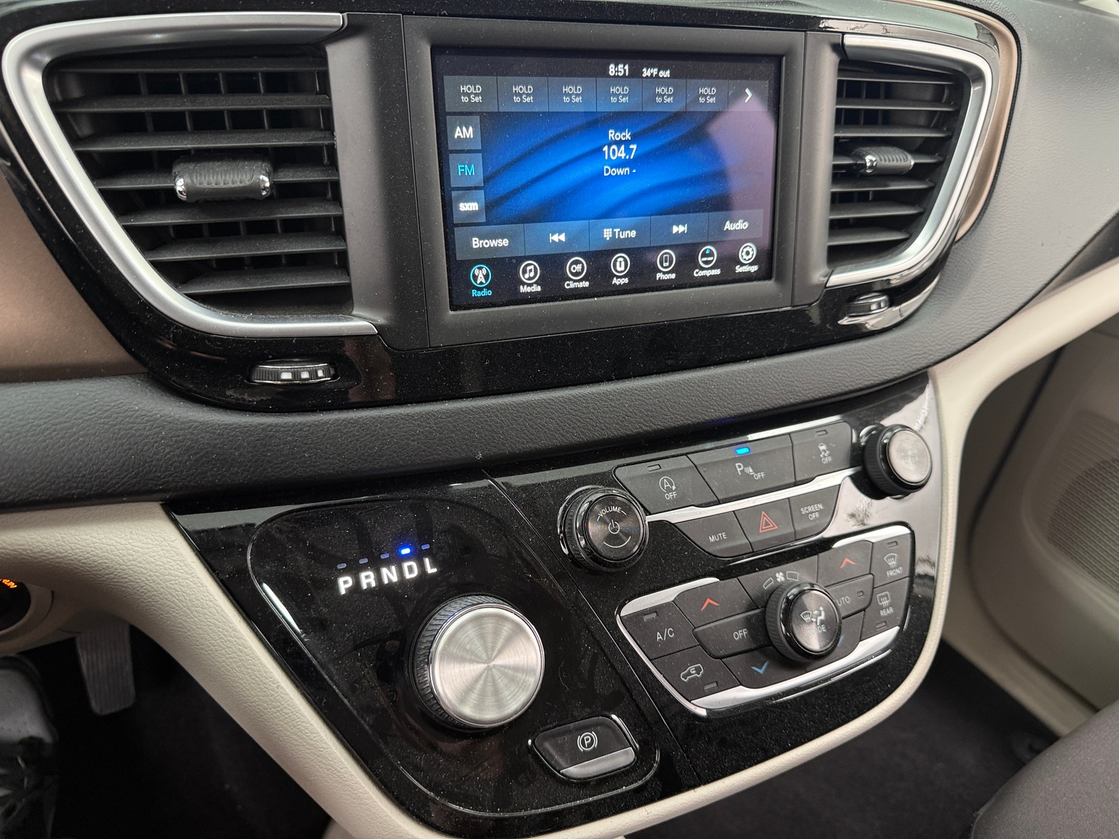 Thumbnail: 2018 Chrysler Pacifica - 4