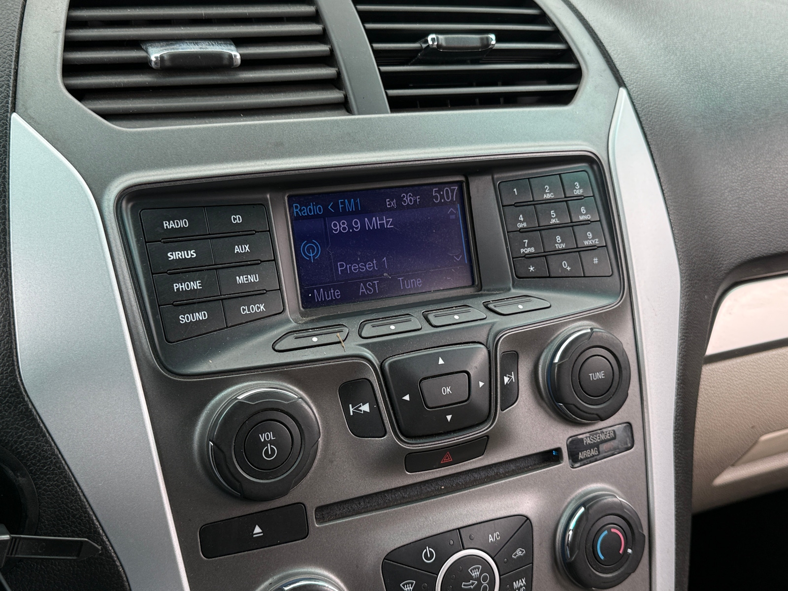 Thumbnail: 2013 Ford Explorer - 4