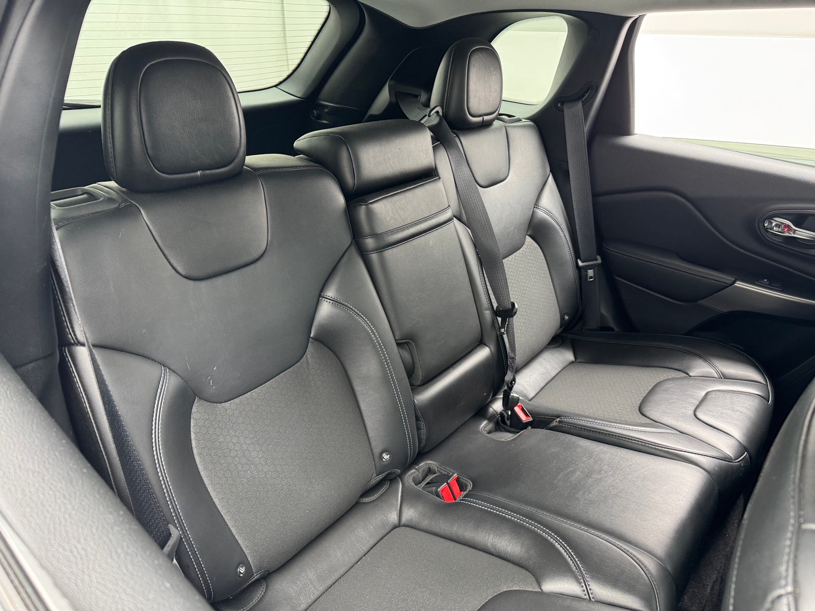 Thumbnail: 2019 Jeep Cherokee - 6