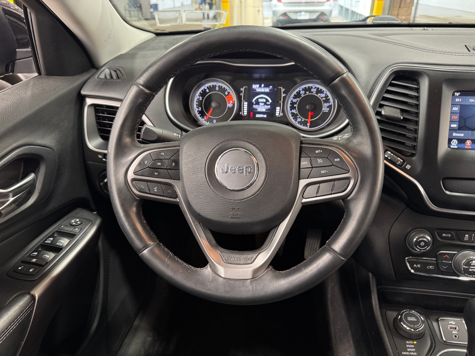 Thumbnail: 2019 Jeep Cherokee - 5