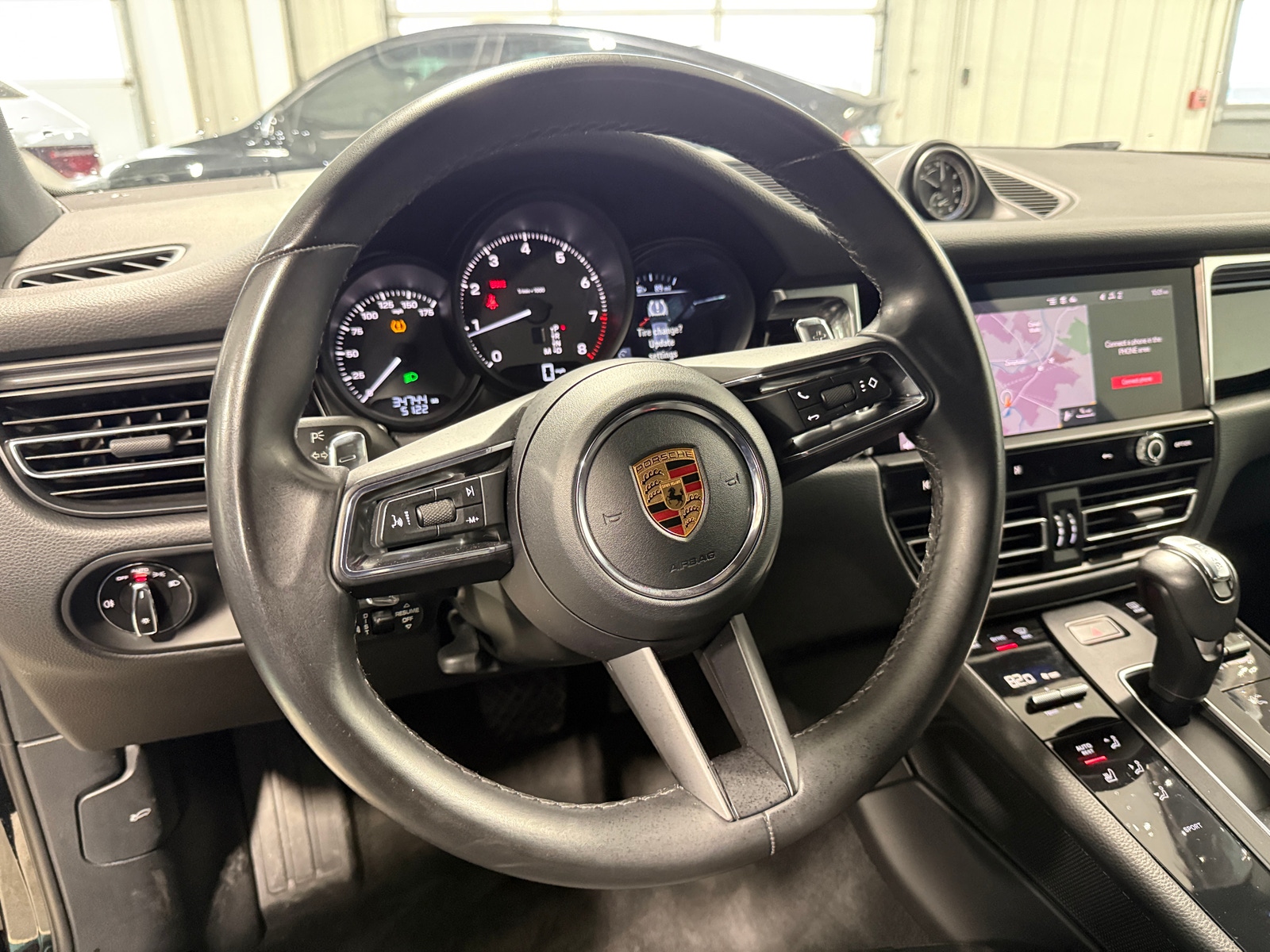 Thumbnail: 2023 Porsche Macan - 4