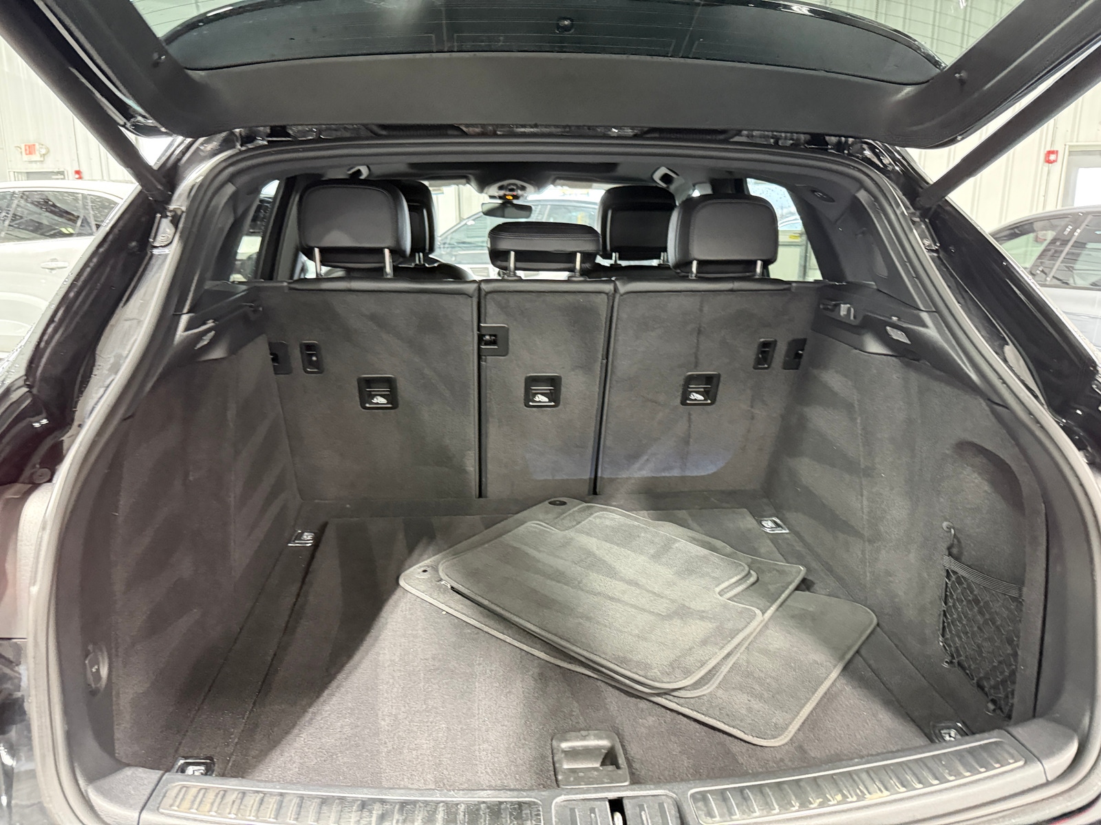 Thumbnail: 2023 Porsche Macan - 6