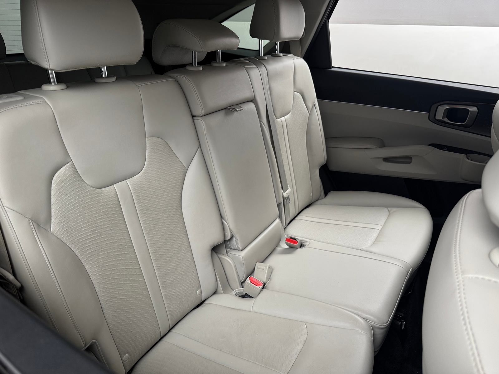 Thumbnail: 2023 Kia Sorento - 5