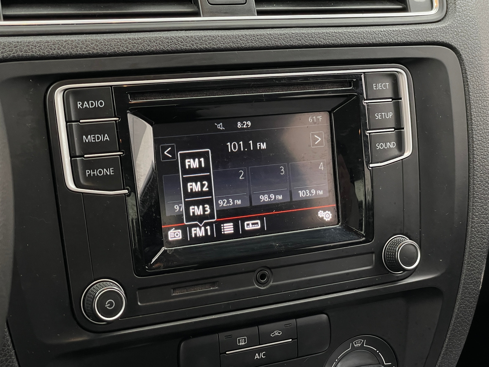 Thumbnail: 2017 Volkswagen Jetta - 4