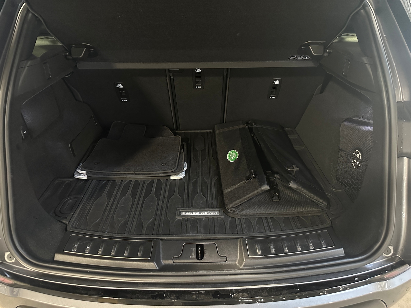 Thumbnail: 2022 Land Rover Range Rover Evoque - 6