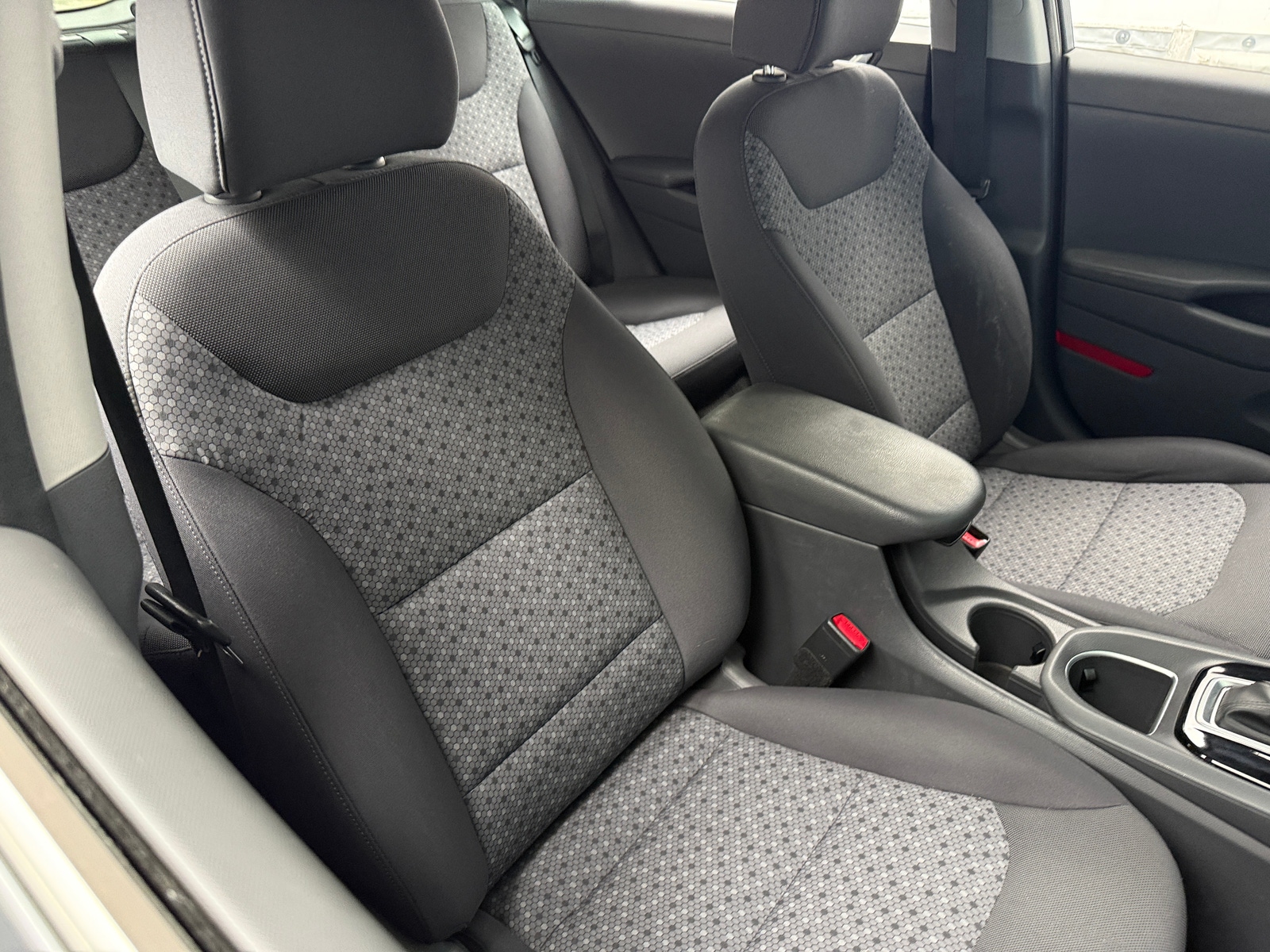 Thumbnail: 2017 Hyundai Ioniq - 2