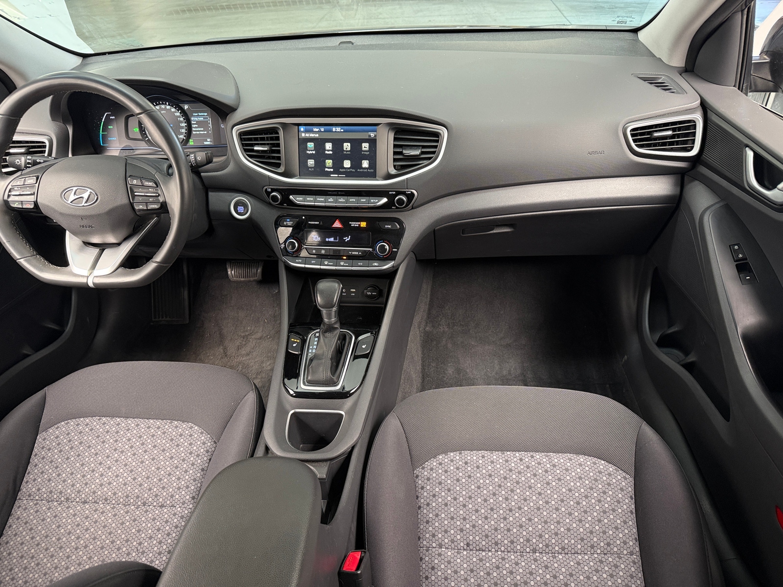 Thumbnail: 2017 Hyundai Ioniq - 3