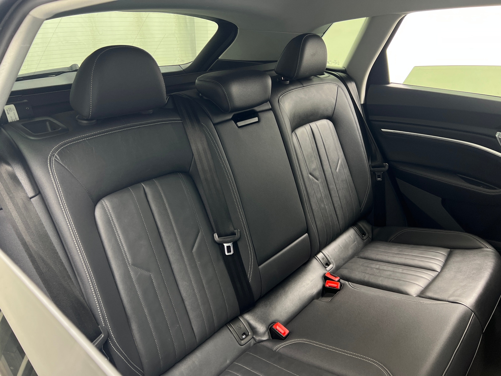 Thumbnail: 2022 Audi e-tron - 5