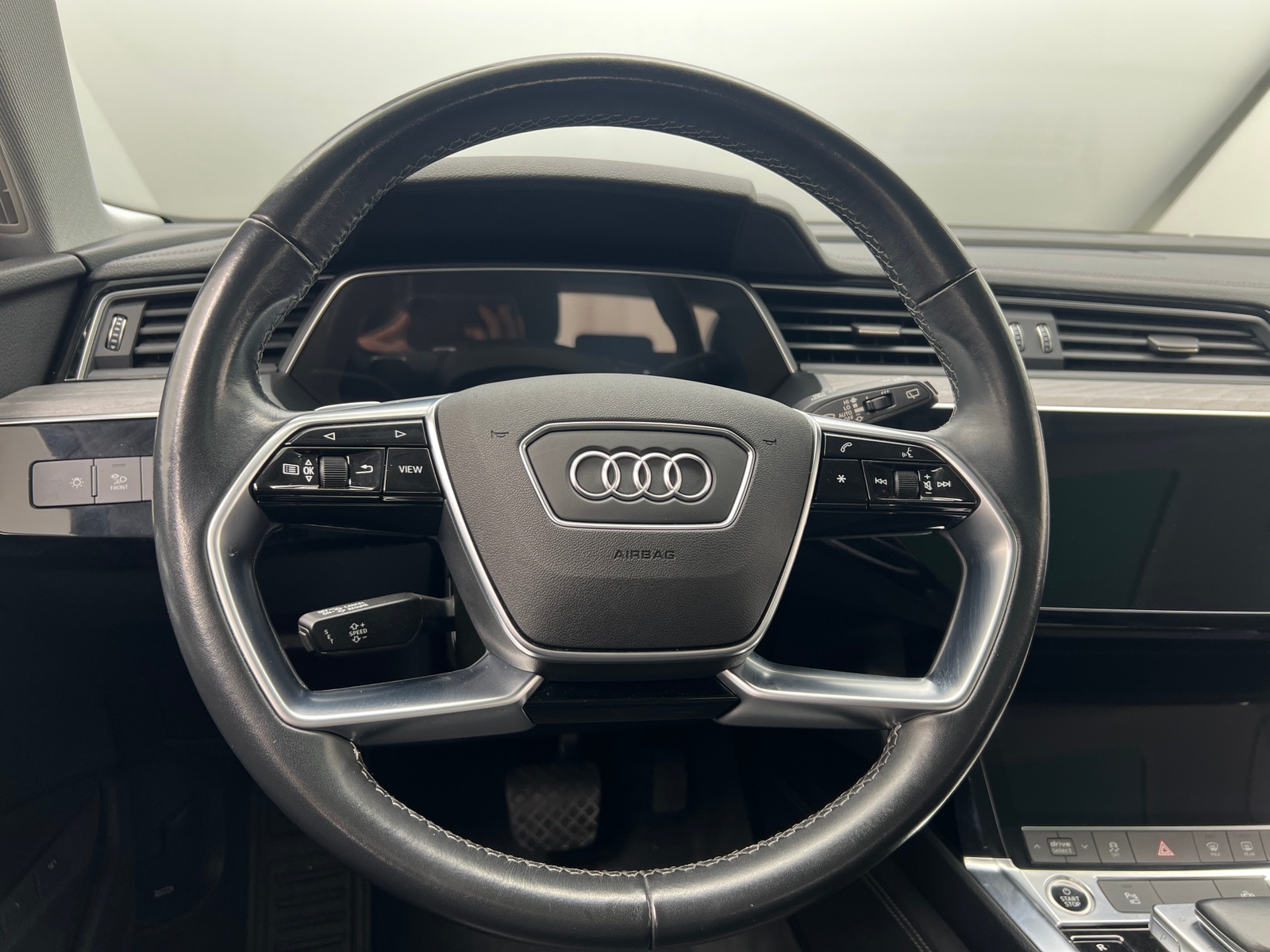 Thumbnail: 2022 Audi e-tron - 4