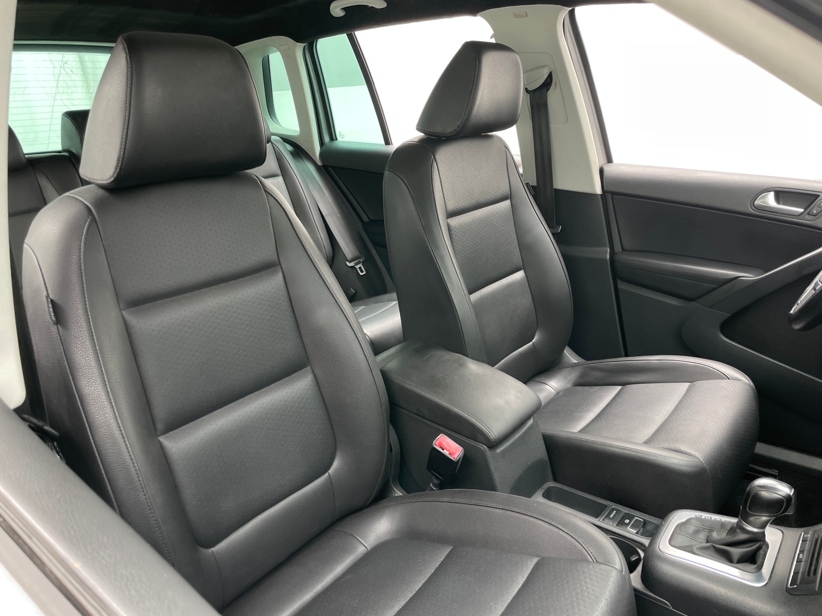 Thumbnail: 2011 Volkswagen Tiguan - 2