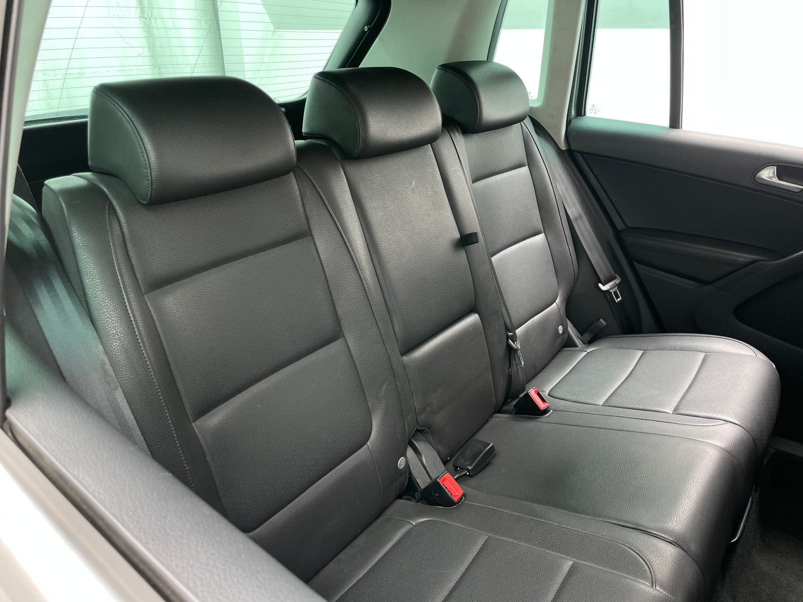 Thumbnail: 2011 Volkswagen Tiguan - 6