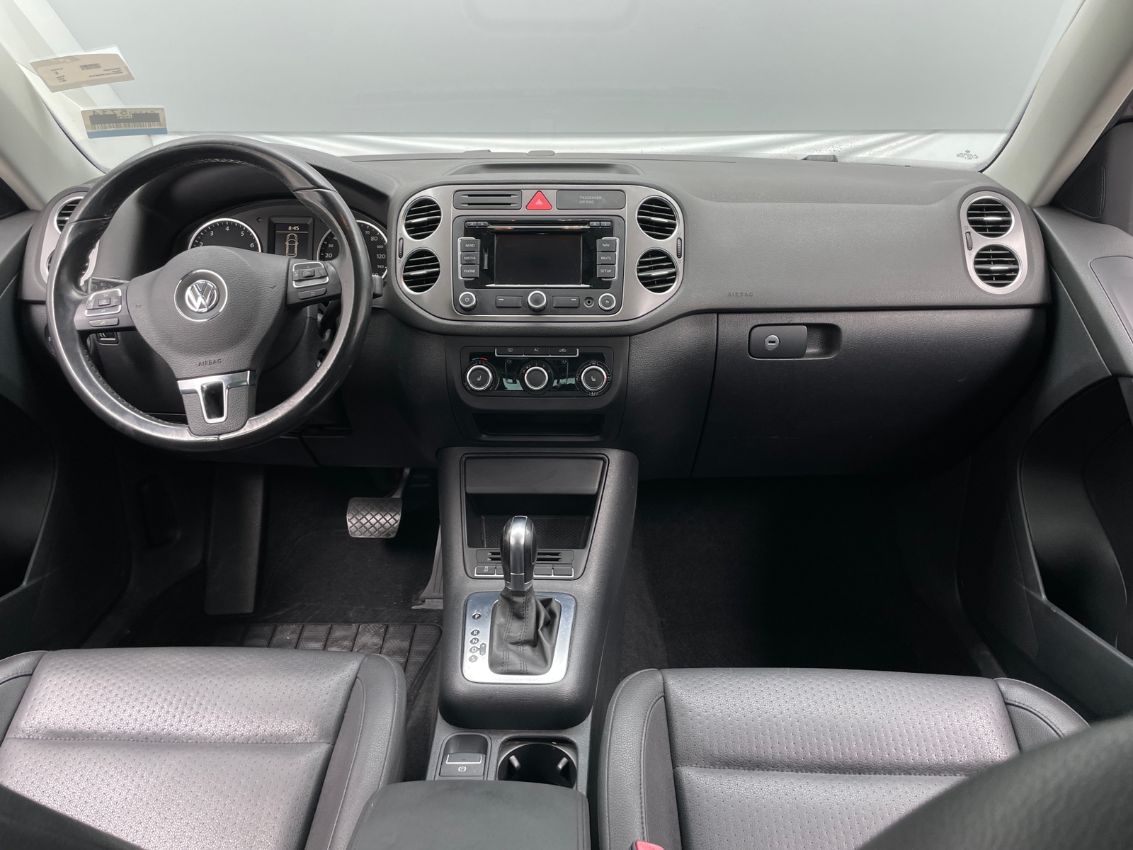 Thumbnail: 2011 Volkswagen Tiguan - 3