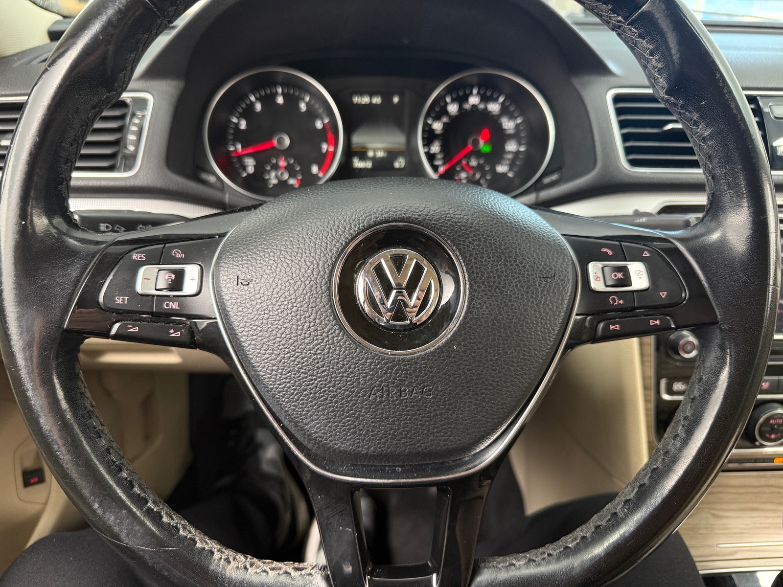 Thumbnail: 2018 Volkswagen Passat - 4