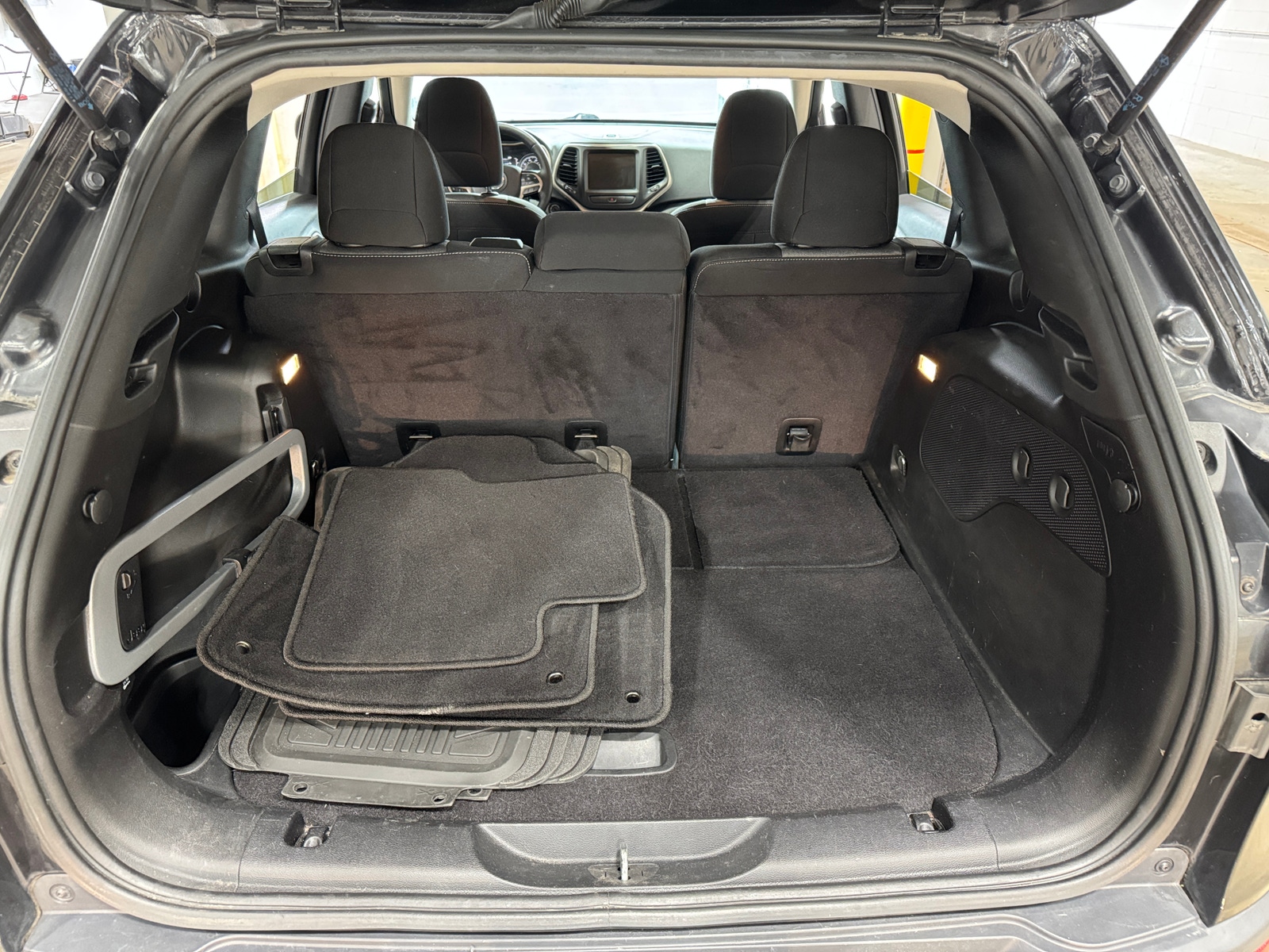 Thumbnail: 2014 Jeep Cherokee - 7