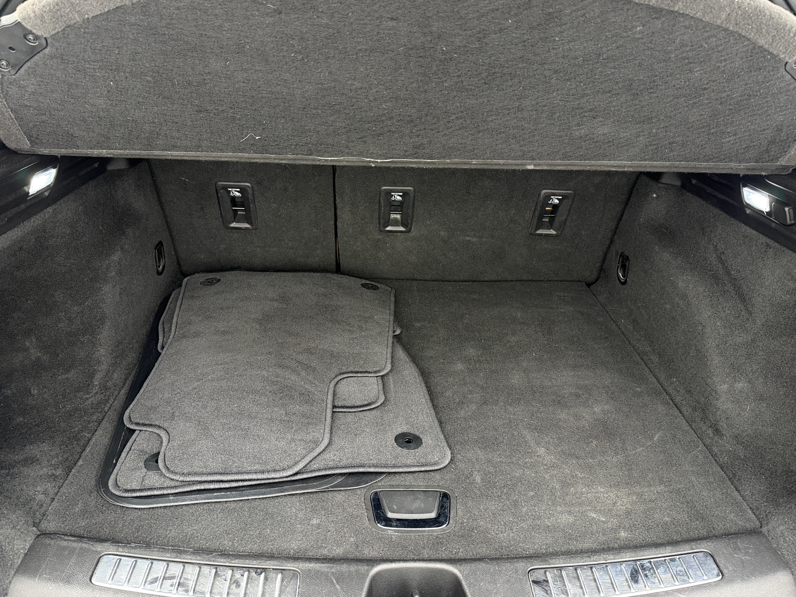 Thumbnail: 2019 Cadillac XT4 - 6