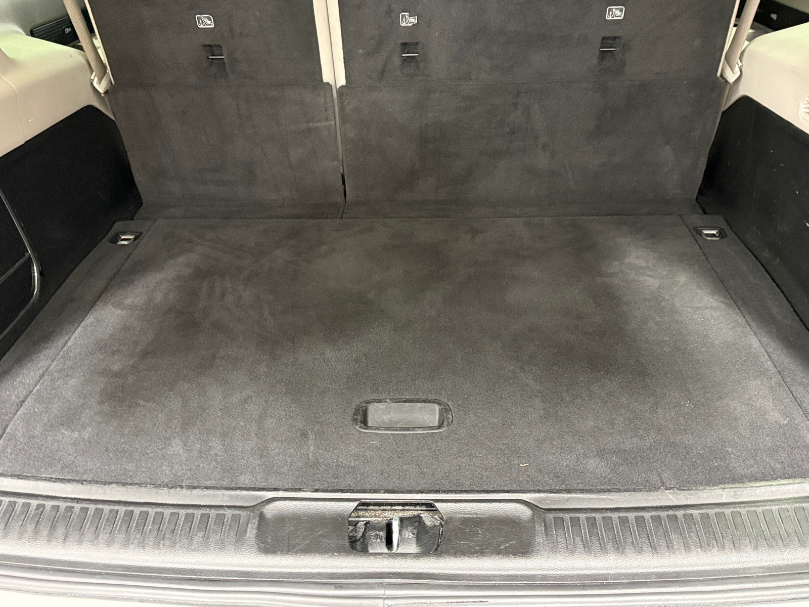 Thumbnail: 2023 Jeep Wagoneer - 6