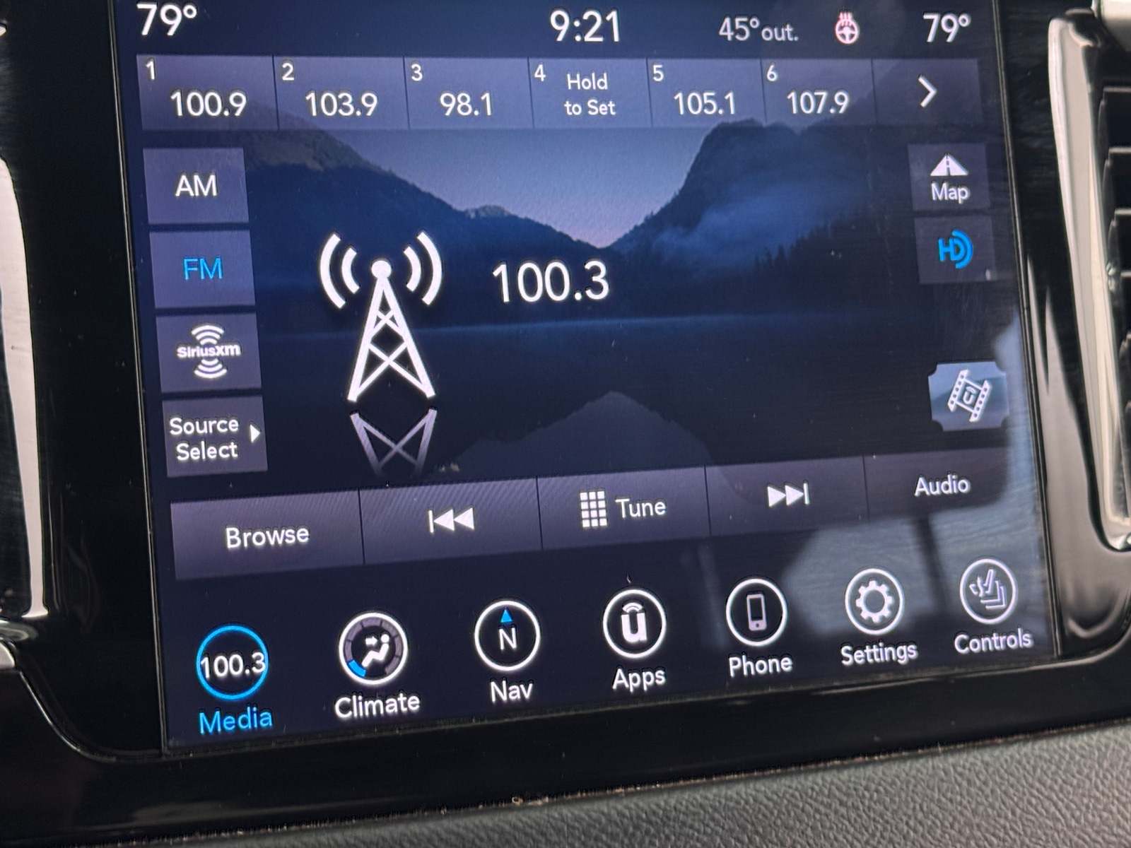 Thumbnail: 2020 Chrysler Pacifica - 3