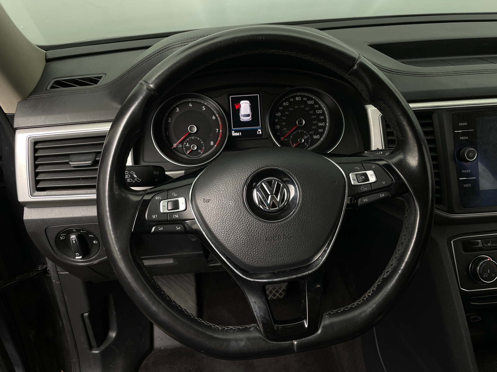 Thumbnail: 2018 Volkswagen Atlas - 4