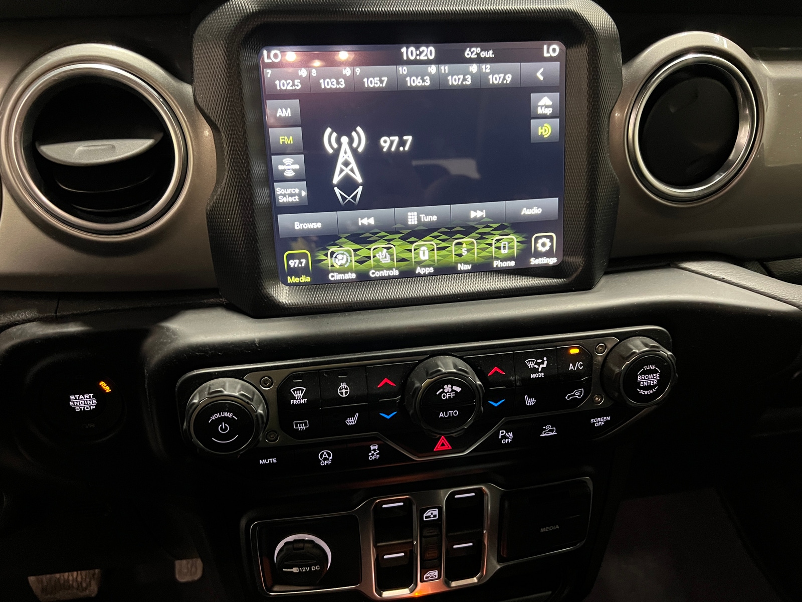 Thumbnail: 2021 Jeep Gladiator - 4