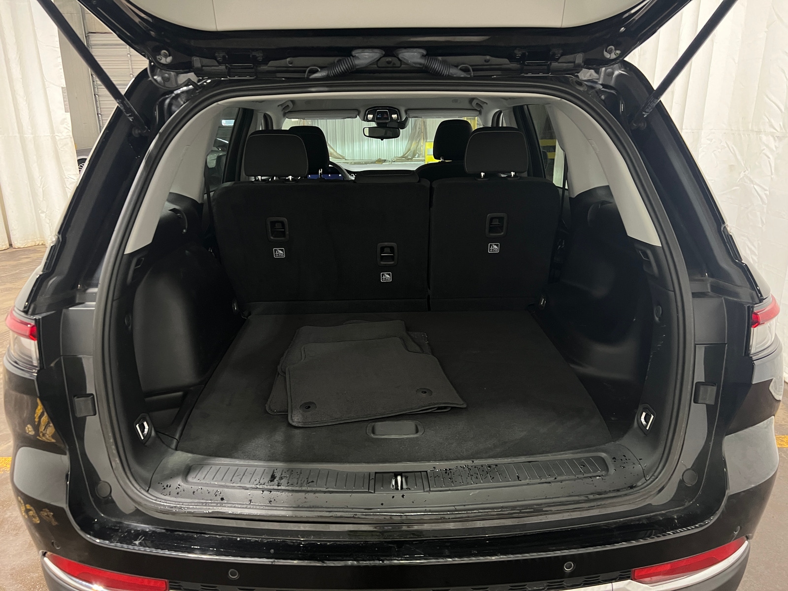 Thumbnail: 2023 Jeep Grand Cherokee - 7