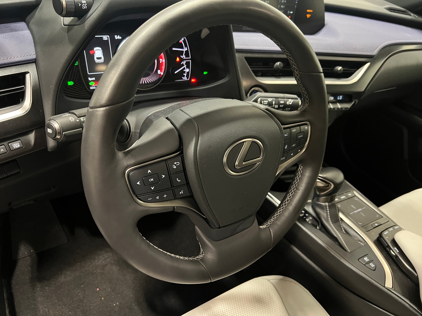 Thumbnail: 2020 Lexus UX - 4