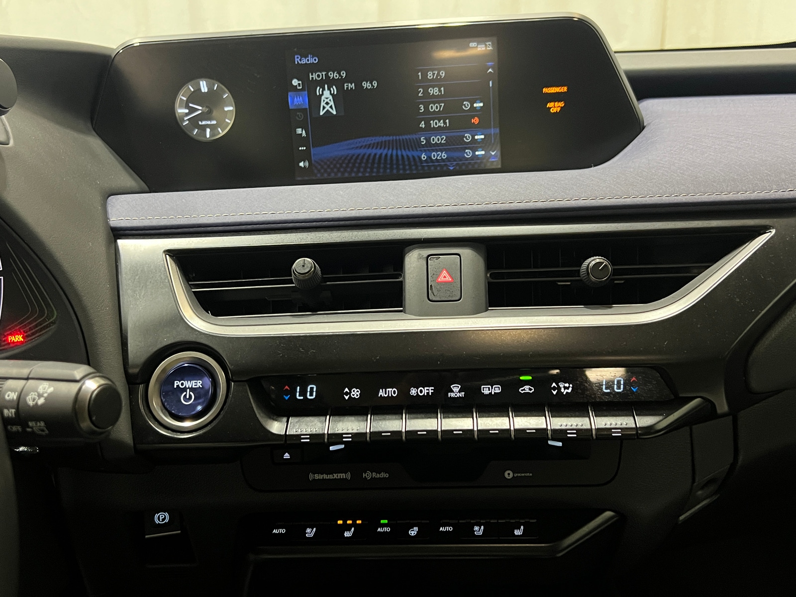 Thumbnail: 2020 Lexus UX - 3