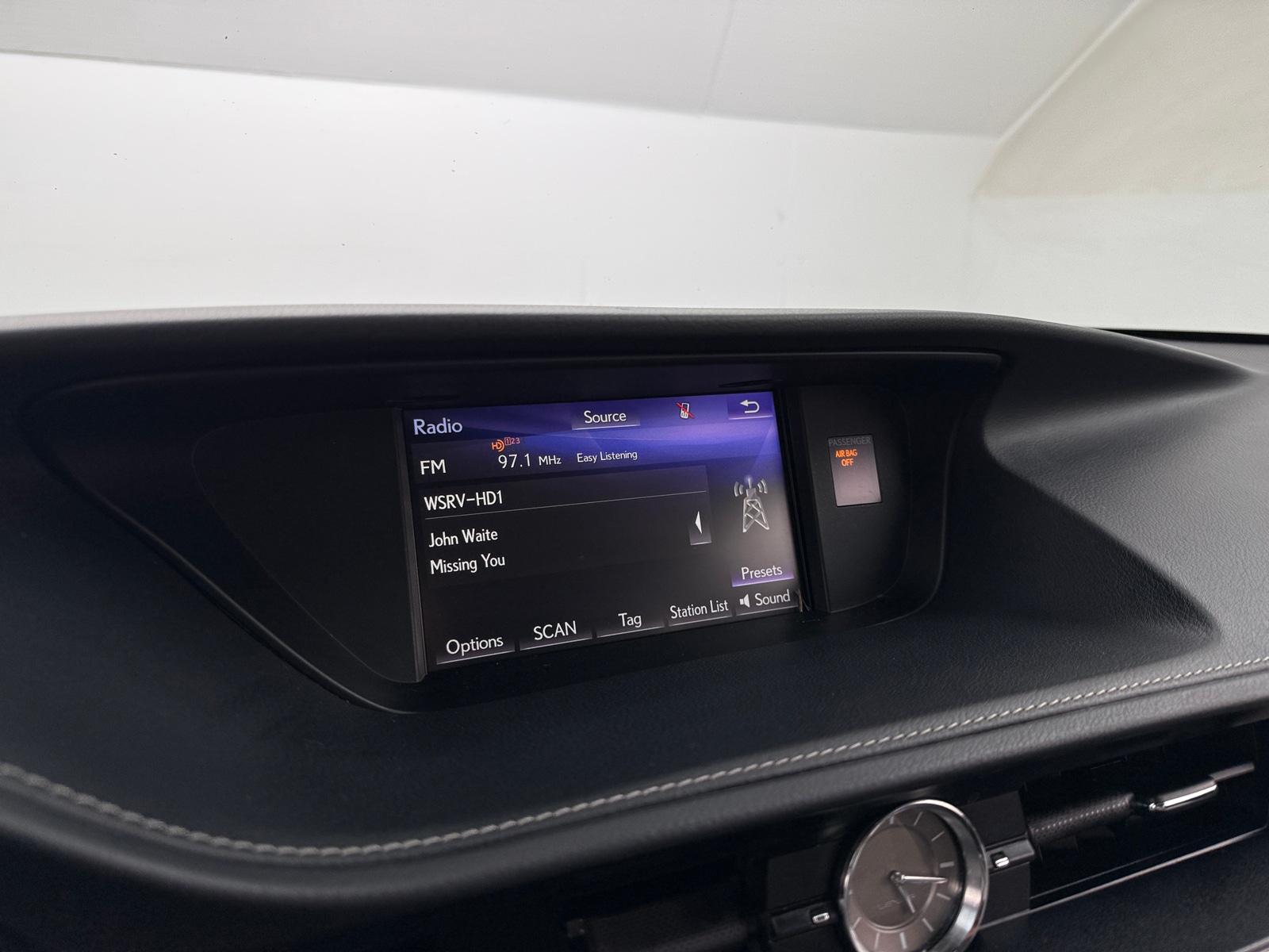 Thumbnail: 2017 Lexus ES - 3