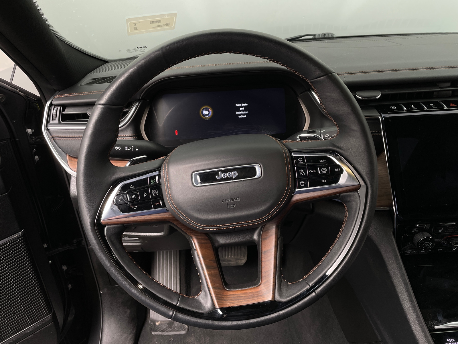 Thumbnail: 2025 Jeep Grand Cherokee - 4