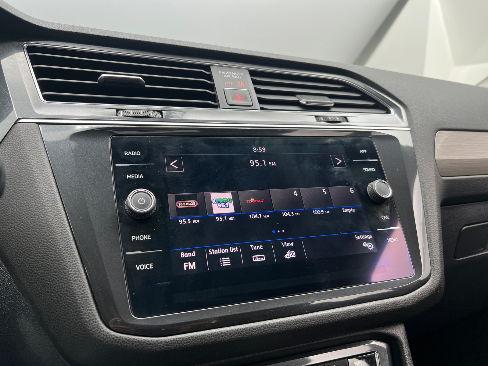 Thumbnail: 2018 Volkswagen Tiguan - 3