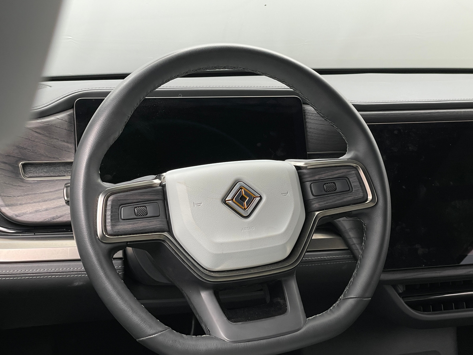 Thumbnail: 2023 Rivian R1T - 4