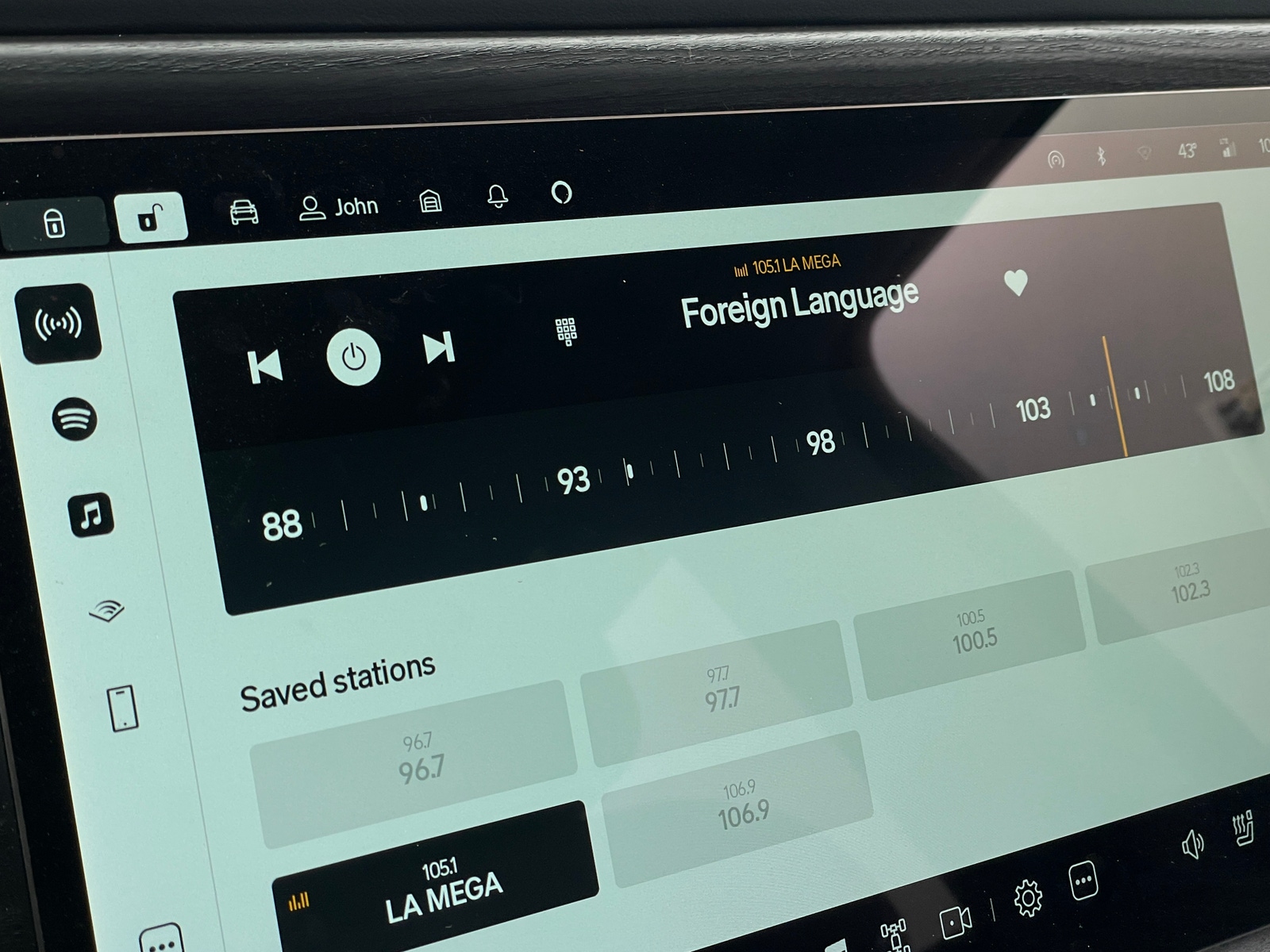 Thumbnail: 2023 Rivian R1T - 3