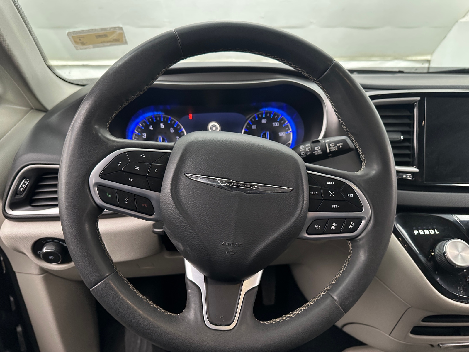 Thumbnail: 2022 Chrysler Pacifica - 4