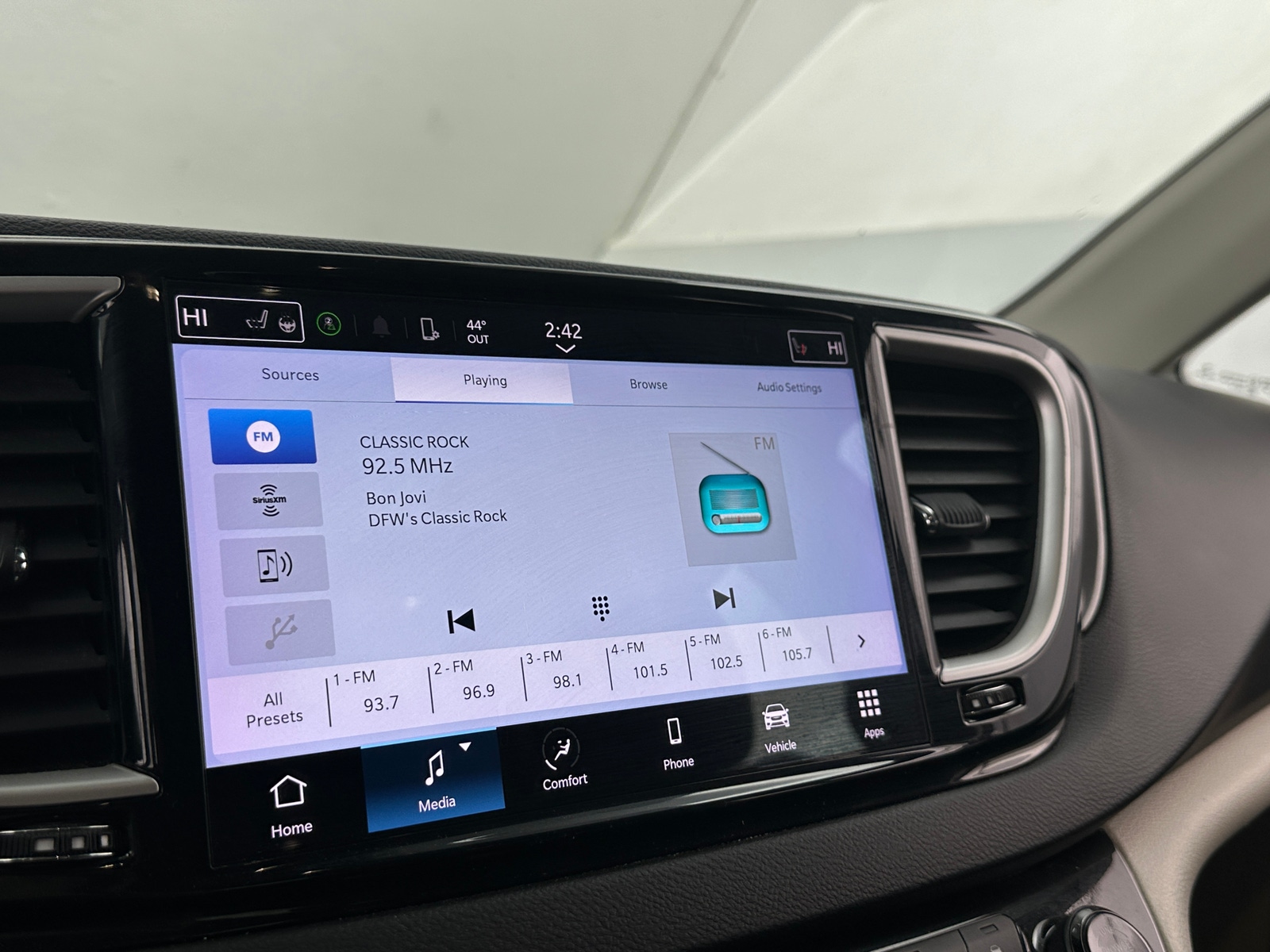 Thumbnail: 2022 Chrysler Pacifica - 3