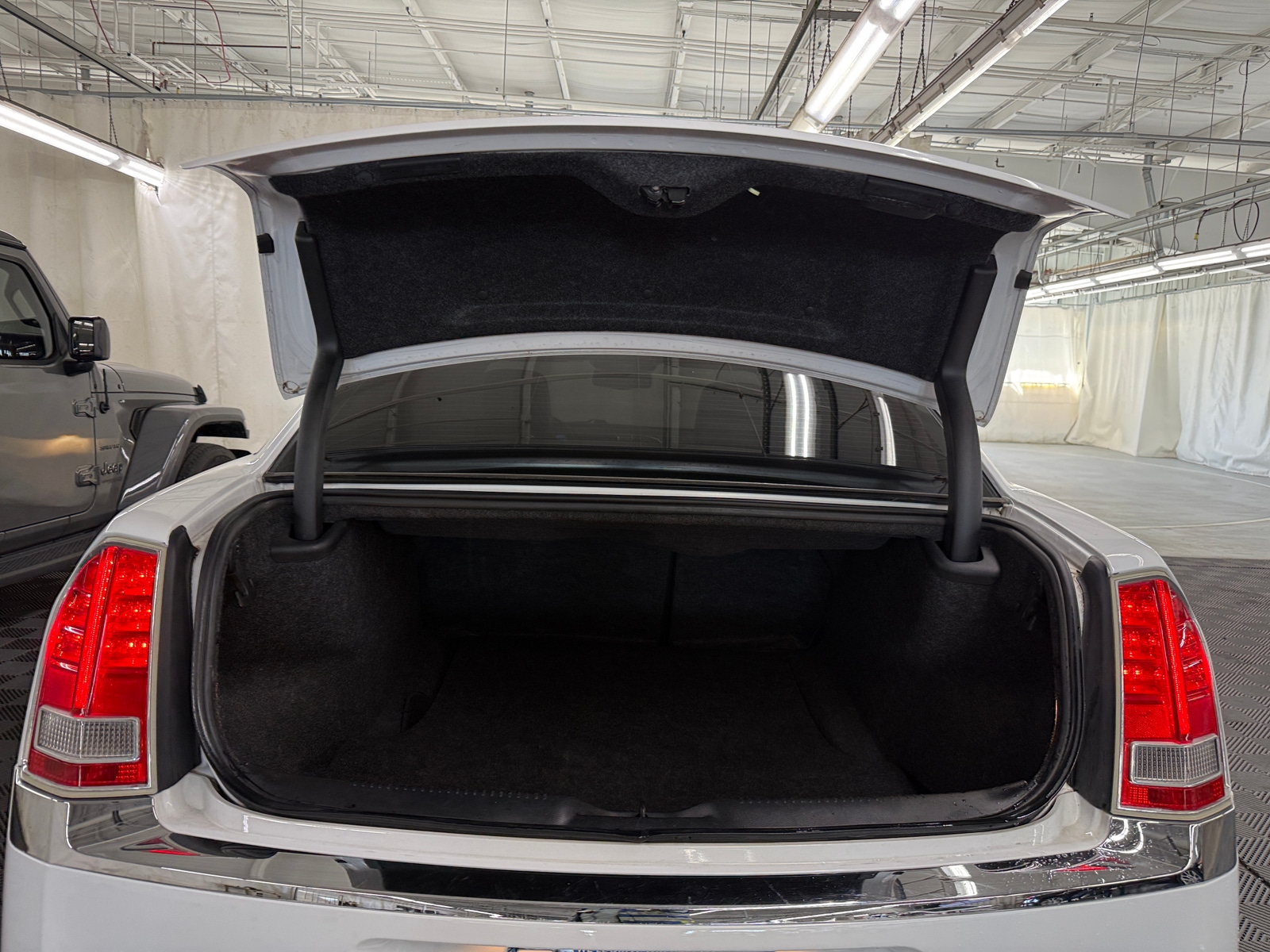 Thumbnail: 2013 Chrysler 300 - 6