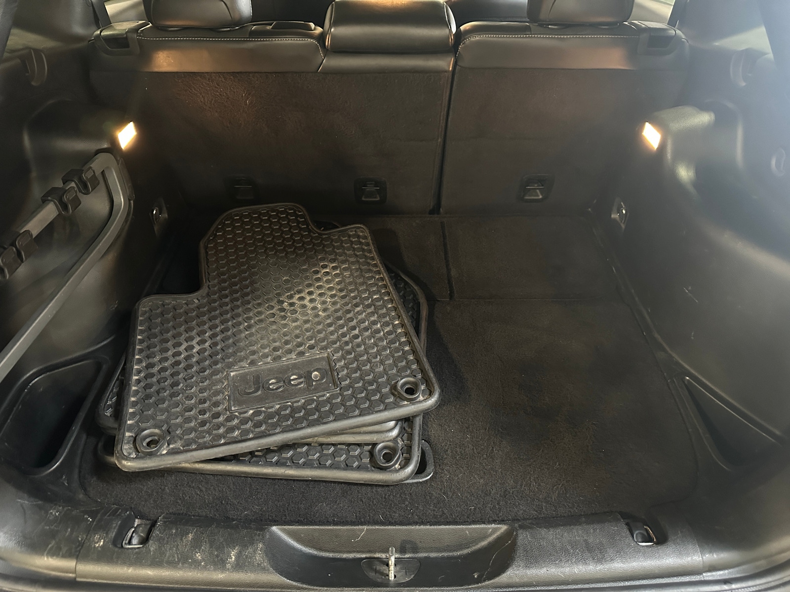 Thumbnail: 2018 Jeep Cherokee - 7