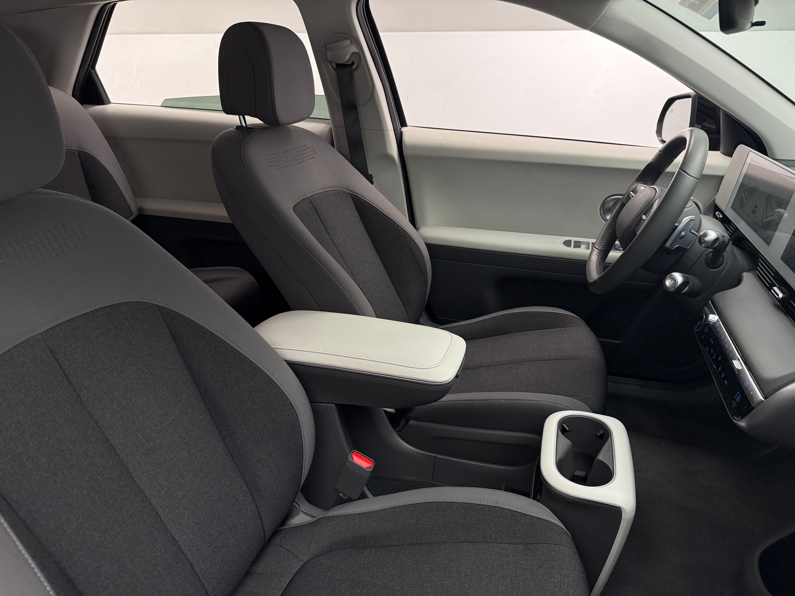 Thumbnail: 2023 Hyundai Ioniq 5 - 2