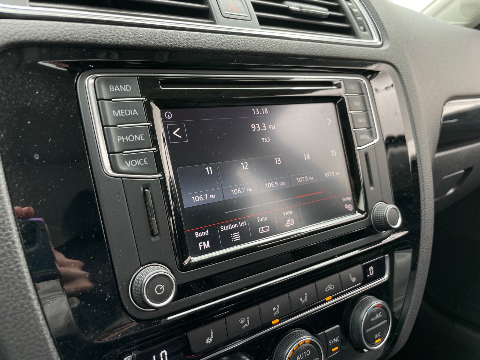 Thumbnail: 2017 Volkswagen Jetta - 3