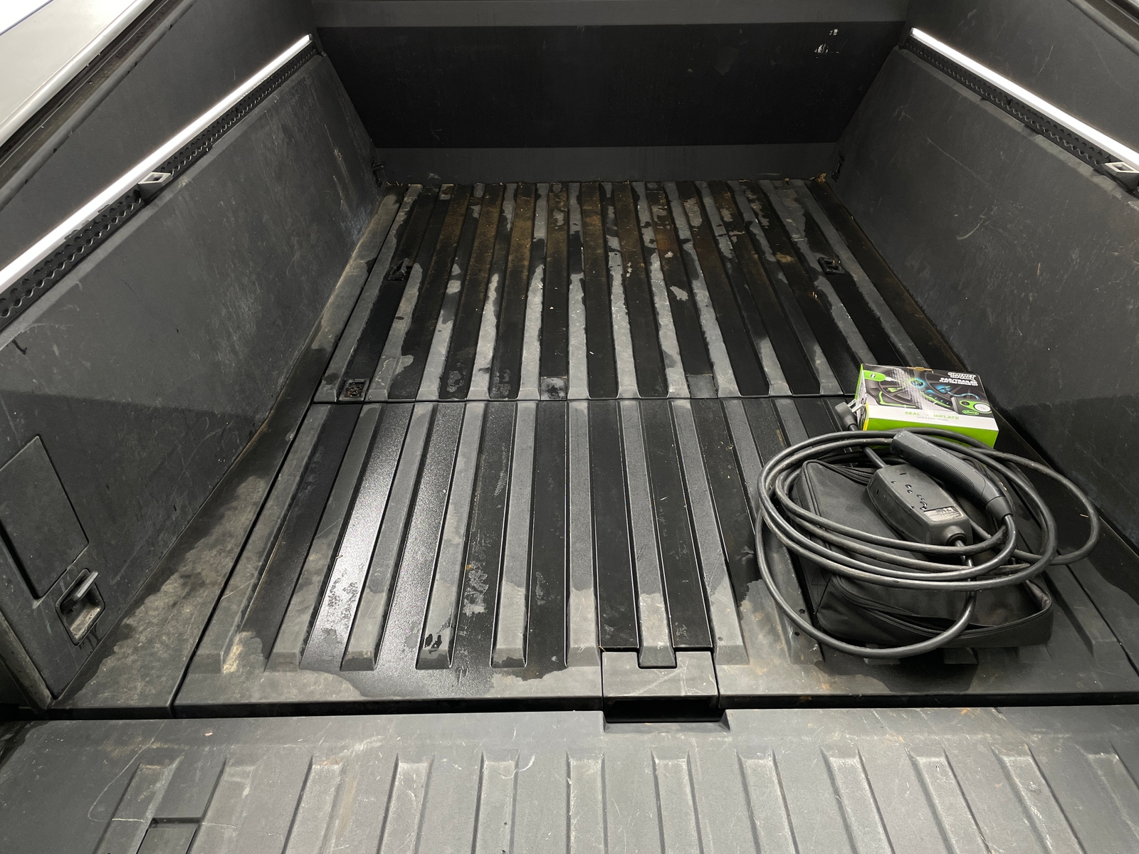 Thumbnail: 2024 Tesla Cybertruck - 6