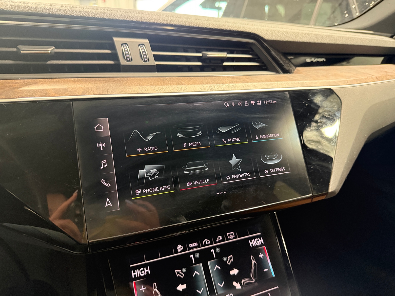 Thumbnail: 2021 Audi e-tron - 3