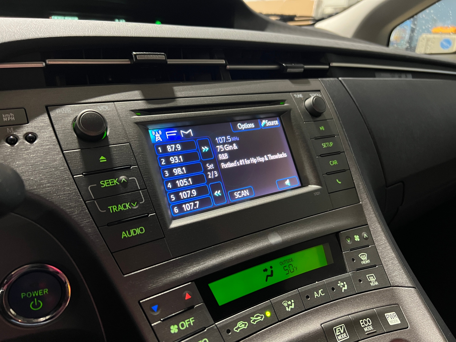 Thumbnail: 2015 Toyota Prius - 4