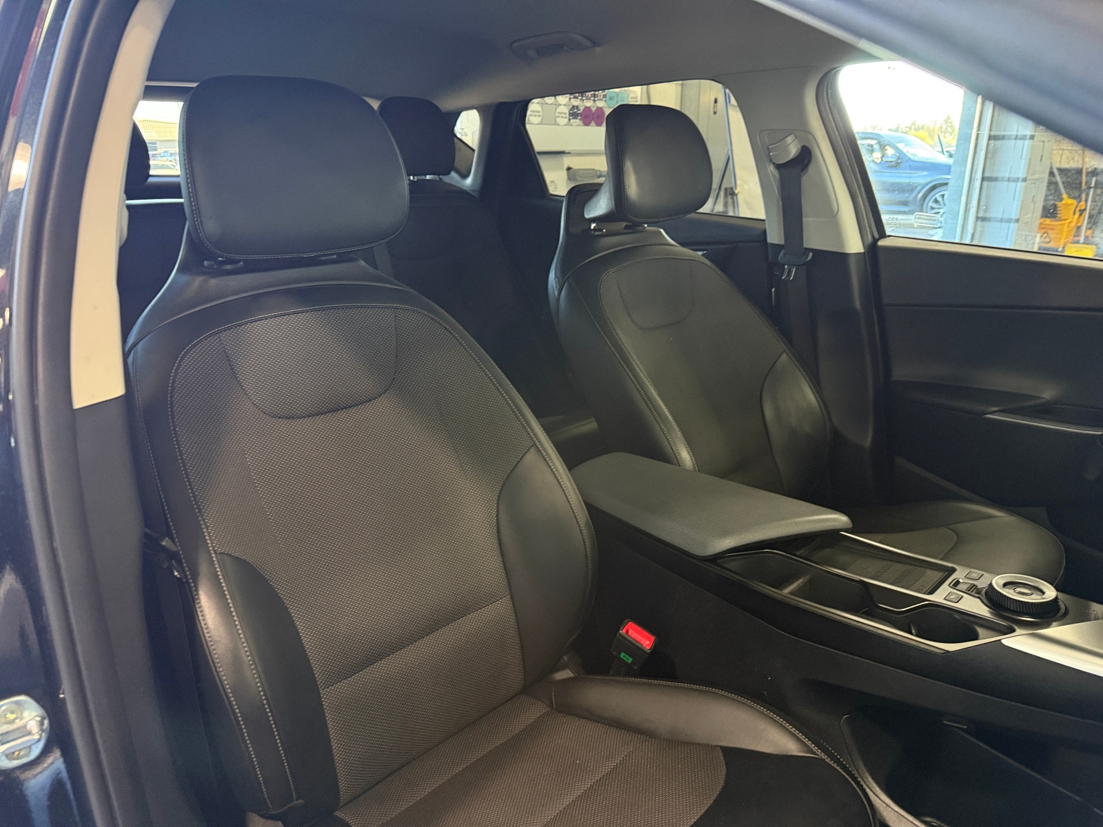 Thumbnail: 2022 Kia EV6 - 2