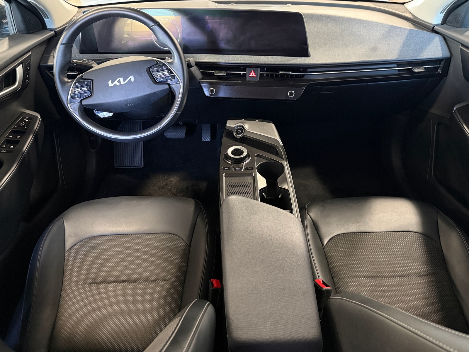 Thumbnail: 2022 Kia EV6 - 3