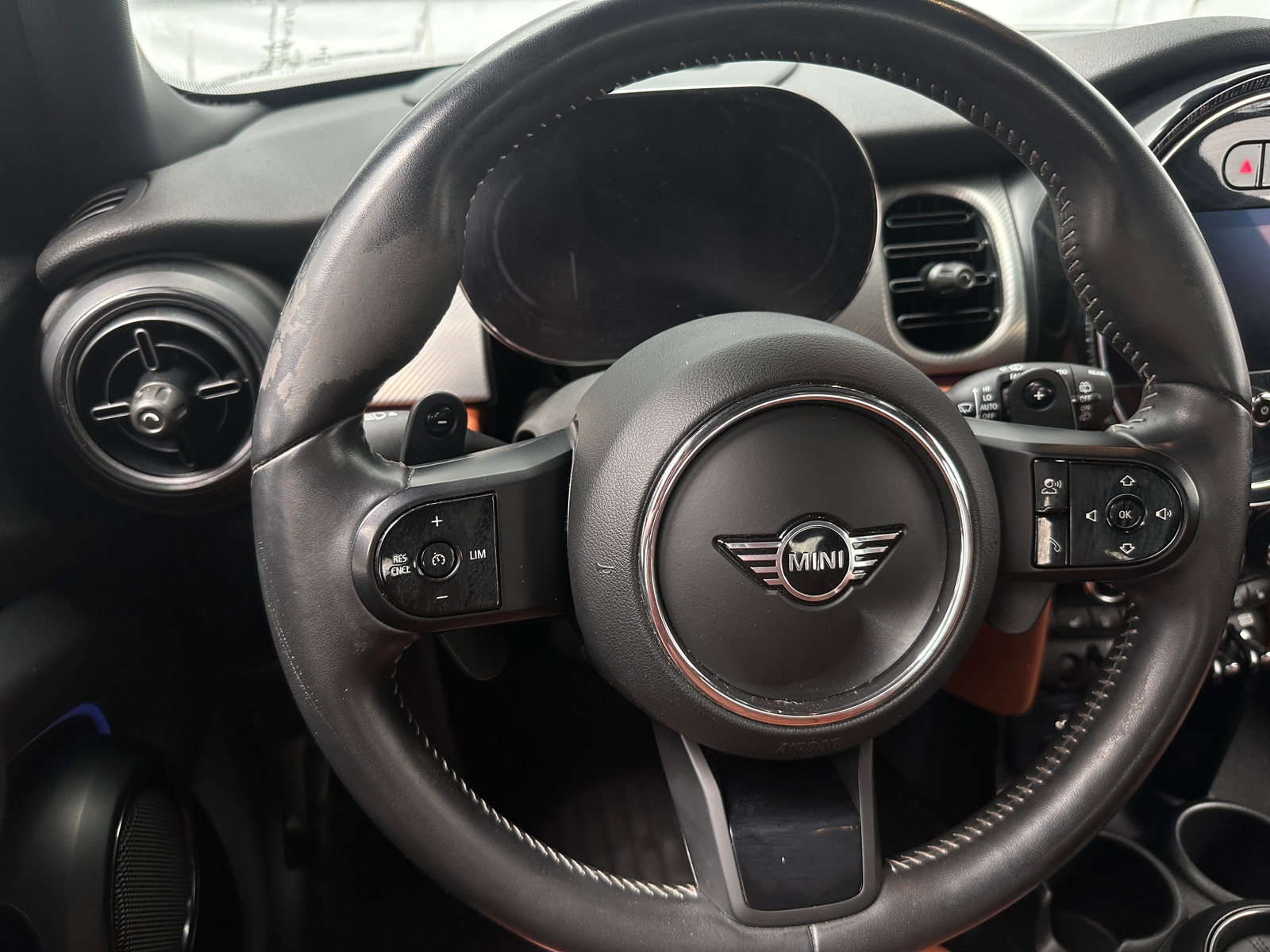 Thumbnail: 2022 MINI Cooper Hardtop - 4