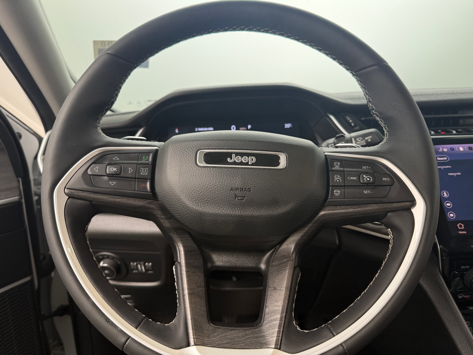 Thumbnail: 2023 Jeep Grand Cherokee L - 4