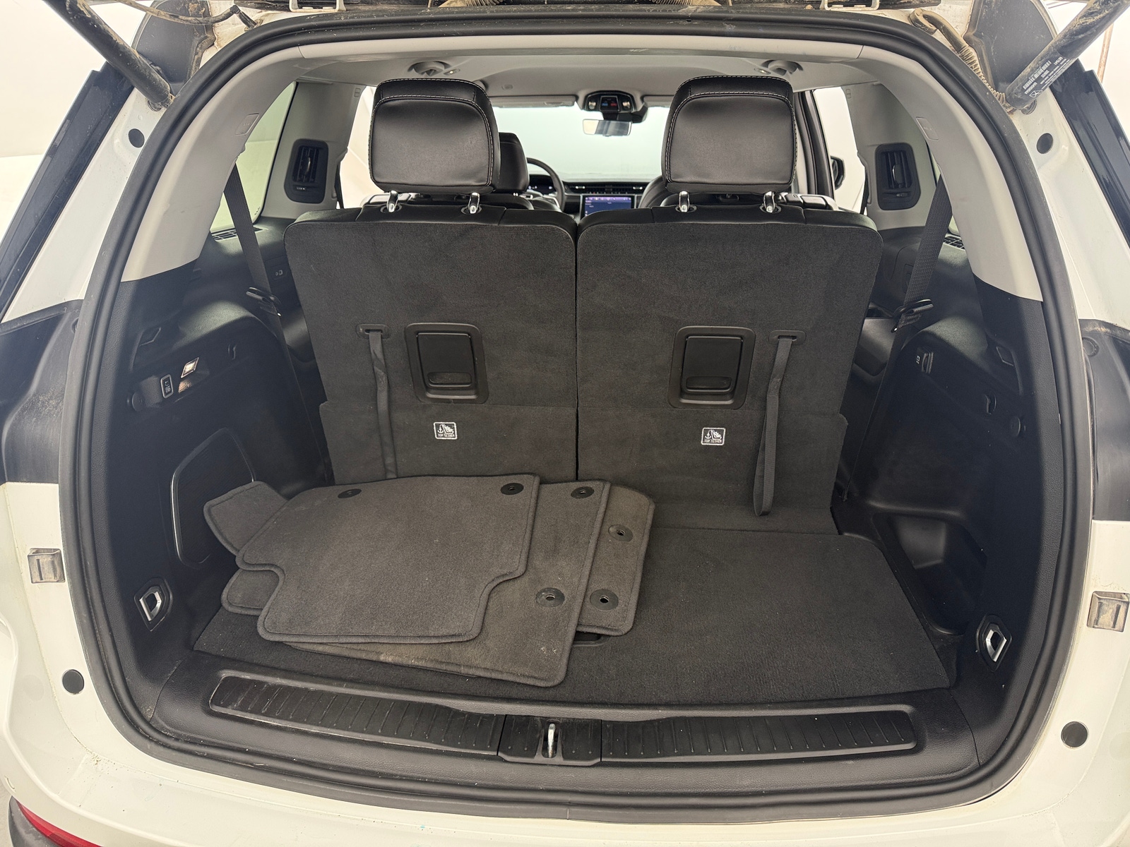 Thumbnail: 2023 Jeep Grand Cherokee L - 6