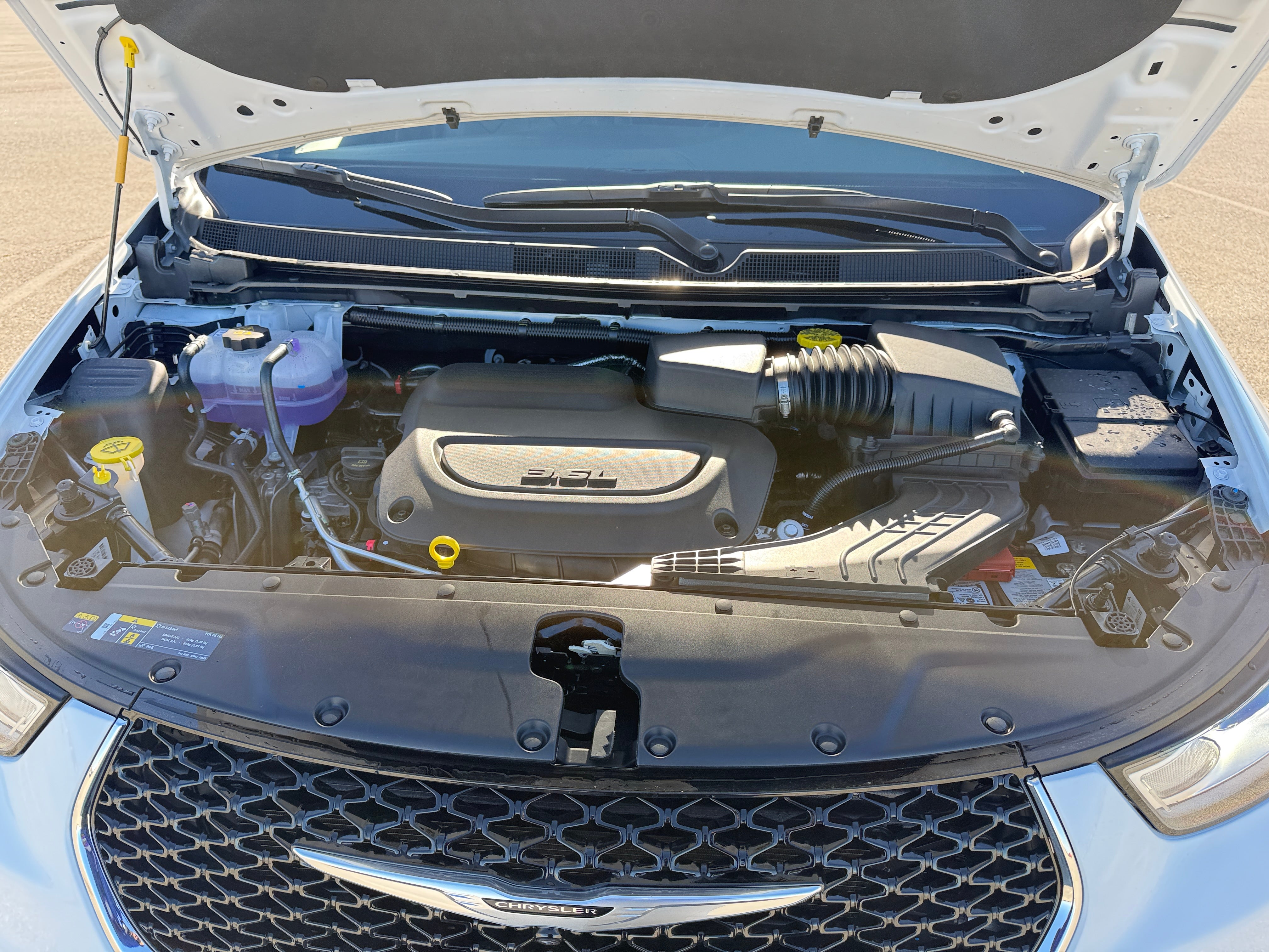 2026 Chrysler Pacifica Select's photo
