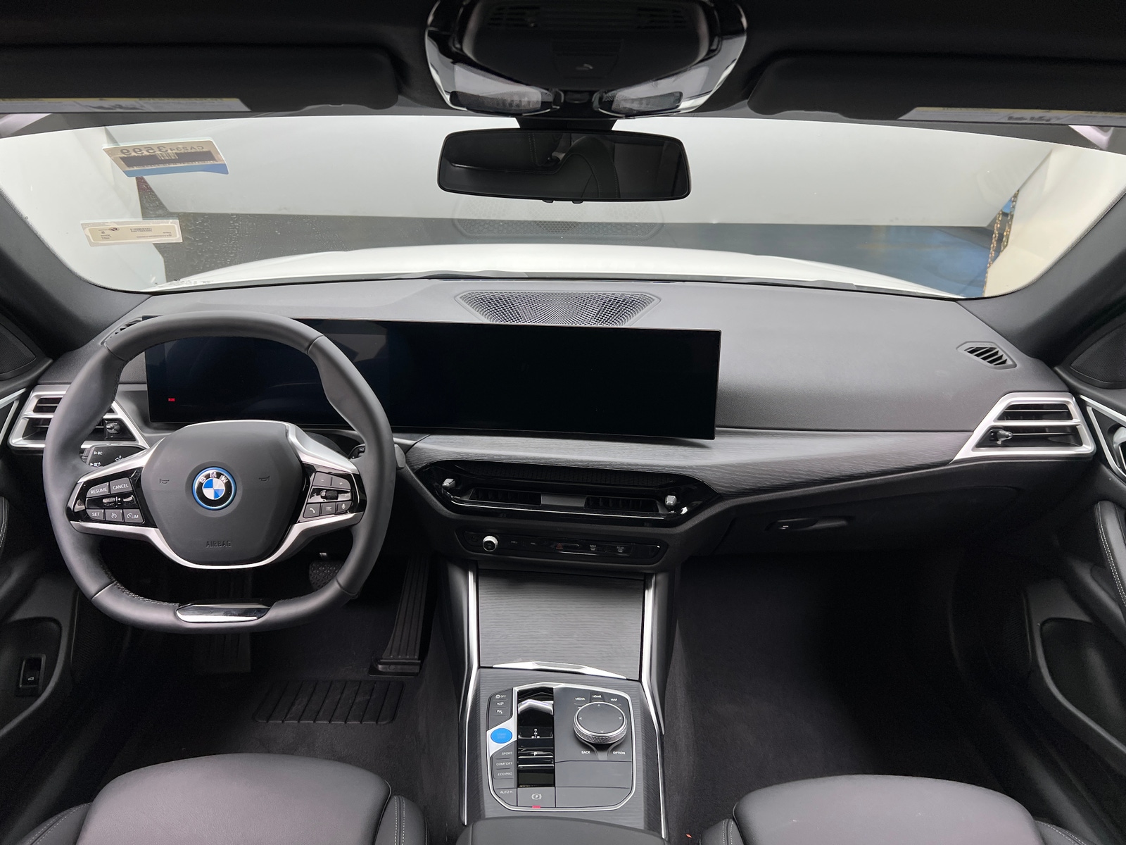Thumbnail: 2025 BMW i4 - 2