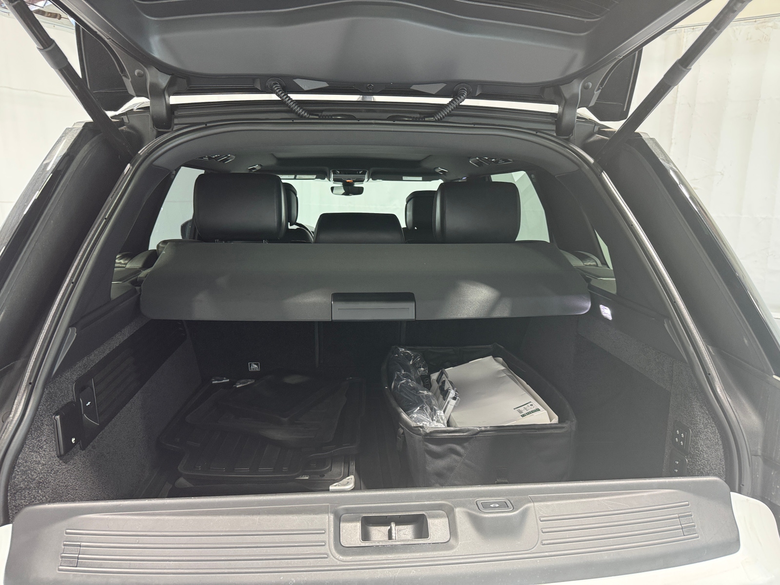 Thumbnail: 2021 Land Rover Range Rover - 6